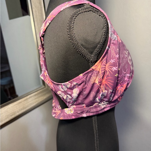 Title Nine Phenom underwire swim
Botanique print Rich Fig 38C - Picture 6 of 7